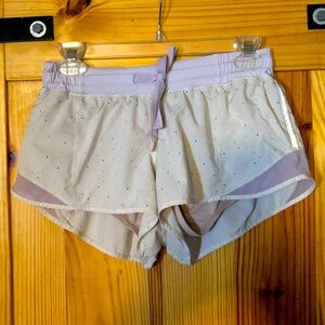💙Hotty Hot Low Rise Lululemon Shorts 🩷